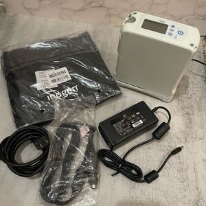 Inogen G4 unit, carry bag, car charger and wall charger.